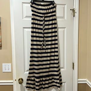 Woman’s Dress. Weavers. Size M